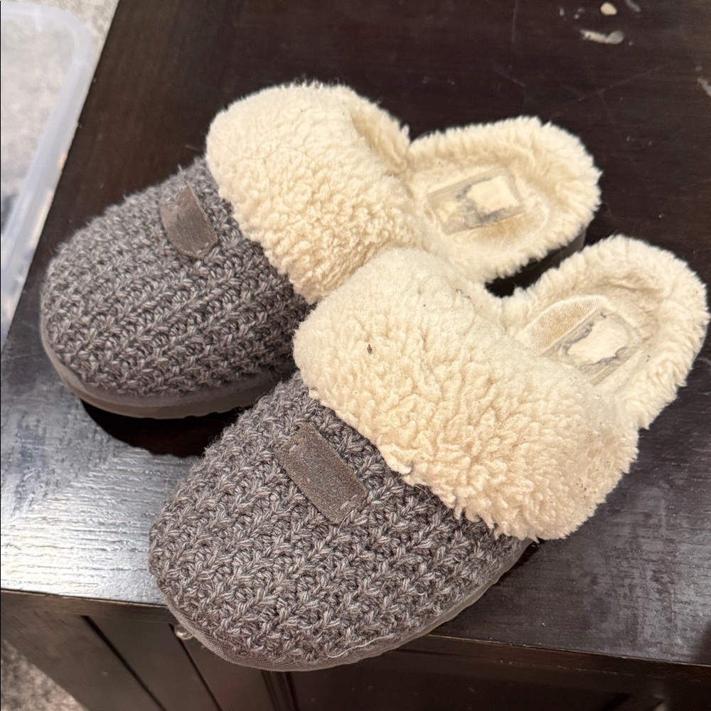 Ugg Cozy Gray and Cream Slippers hard bottom sz 8 1/2 wool shoes sweater - Picture 2 of 8